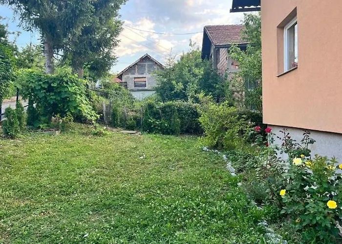 Anelora House Apartmán *